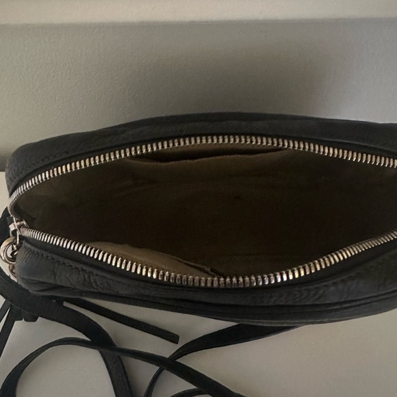 Gucci Black Crossbody Bag with Logo and Tassel - Picture 3 of 3